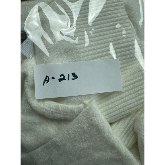 Sioni Milano‎ Women's White Long Sleeve V-Neck Pleated Sleeve Sweater - Picture 7 of 7